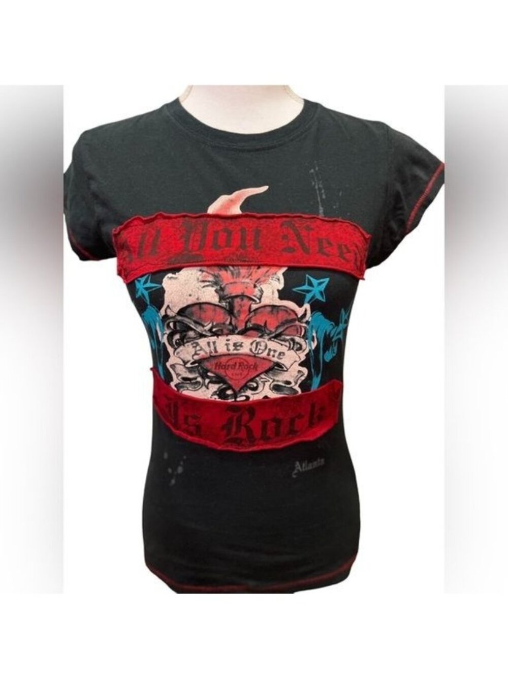 Hard Rock Cafe Embroidered Shirt Tee from Atlanta size Medium Fitted